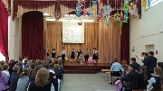 На школьной сцене Ля-Ля-Фа